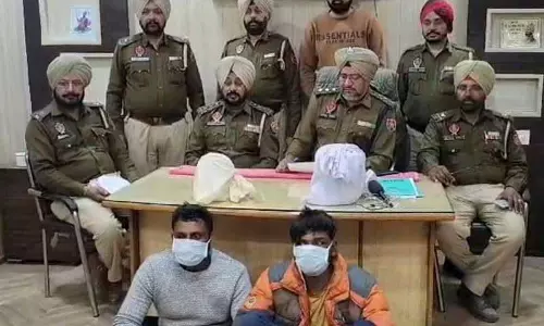 Amritsar के सीमावर्ती गांव में 1.22 किलोग्राम हेरोइन के साथ दो लोग गिरफ्तार