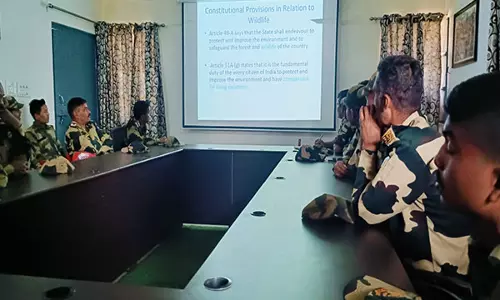 भारत-बांग्लादेश सीमा पर BSF ने मानव-हाथी संघर्ष, वन्यजीव अपराधों के बारे में जागरूक किया भारत-बांग्लादेश सीमा पर BSF ने मानव-हाथी संघर्ष, वन्यजीव अपराधों के बारे में जागरूक किया