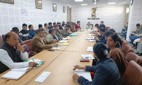Alwar: जिला कलेक्टर ने वीसी के माध्यम से साप्ताहिक समीक्षा बैठक