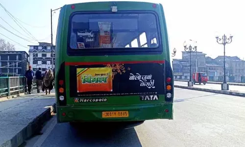 SRTC बसों में अप्रत्यक्ष रूप से तंबाकू का प्रचार