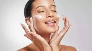 Natural Sunscreen Alternatives: अगर आपका सनस्क्रीन खत्म हो गया है तो घर में रखी इन चीजों का करें इस्तेमाल