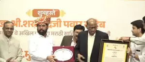 एकनाथ शिंदे को महादजी शिंदे राष्ट्र गौरव पुरस्कार से किया गया सम्मानित एकनाथ शिंदे को महादजी शिंदे राष्ट्र गौरव पुरस्कार से किया गया सम्मानित