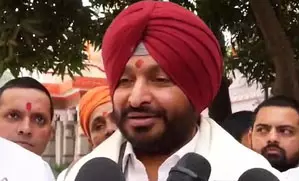 भगवंत मान की हालत पिंजरे में बंद तोता के समान : रवनीत सिंह बिट्टू भगवंत मान की हालत पिंजरे में बंद तोता के समान : रवनीत सिंह बिट्टू