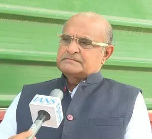 सोशल मीडिया पर वाद-विवाद के नाम पर चरित्रहरण और अश्लीलता नहीं परोसी जानी चाहिए : केसी त्यागी सोशल मीडिया पर वाद-विवाद के नाम पर चरित्रहरण और अश्लीलता नहीं परोसी जानी चाहिए : केसी त्यागी