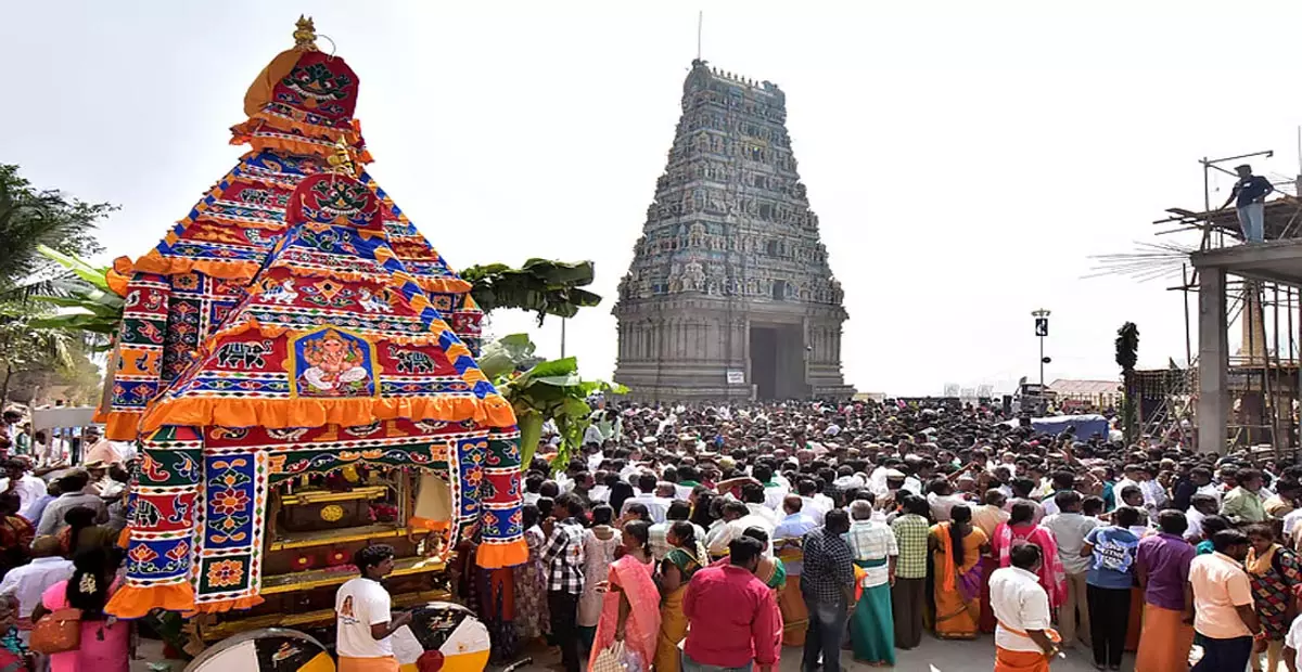 Tamil Nadu: 6L ने थाईपूसम उत्सव के लिए मारुथमलाई का दौरा किया Tamil Nadu: 6L ने थाईपूसम उत्सव के लिए मारुथमलाई का दौरा किया