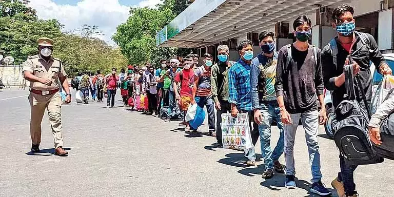 Adilabad ने संकट का सामना कर रहे खाड़ी प्रवासियों के परिवारों के लिए हेल्पलाइन शुरू की