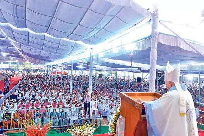 Andhra: गुनाडाला मरियमता महोत्सव संपन्न हुआ