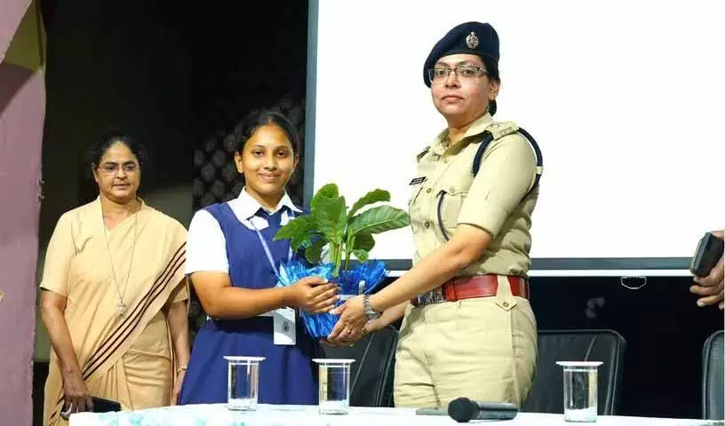 हैदराबाद के St. Anne हाई स्कूल में छात्र जागरूकता और बातचीत कार्यक्रम आयोजित किया