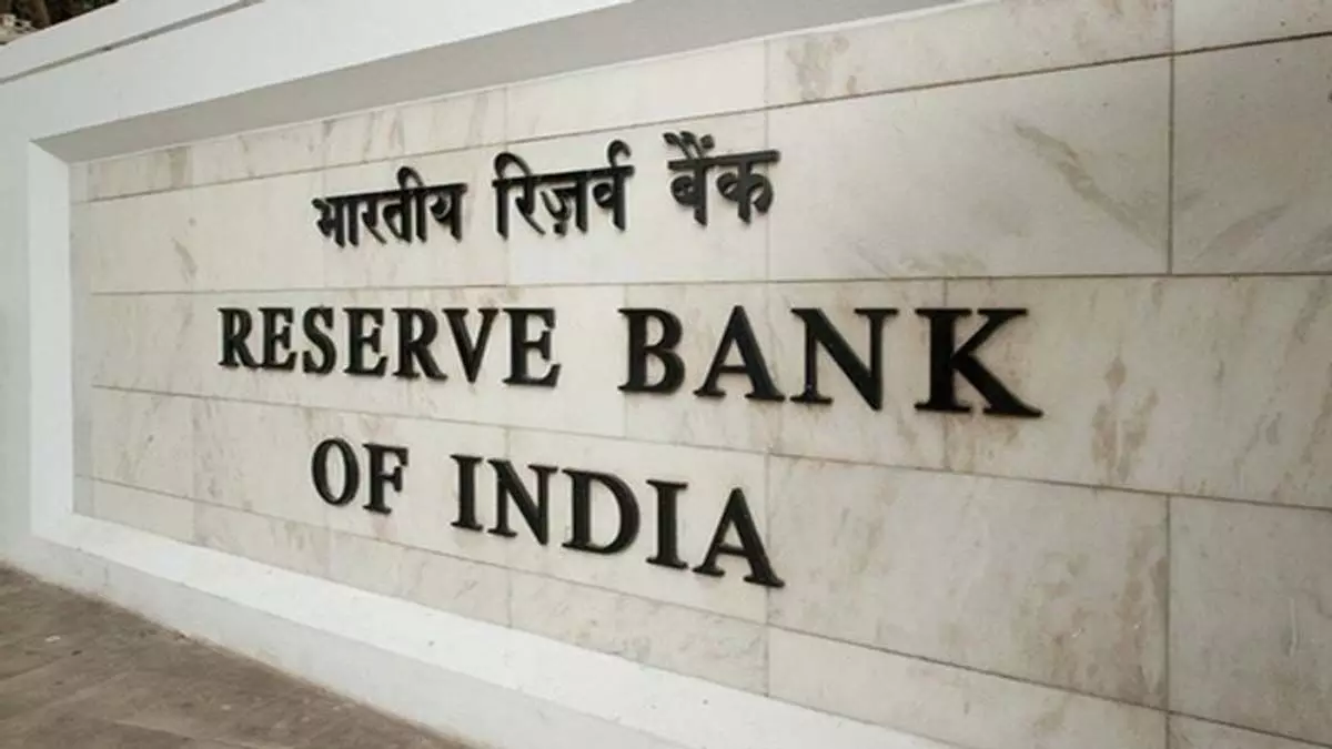 RBI ने कोटक महिंद्रा बैंक पर क्रेडिट कार्ड जारी करने पर प्रतिबंध हटाया