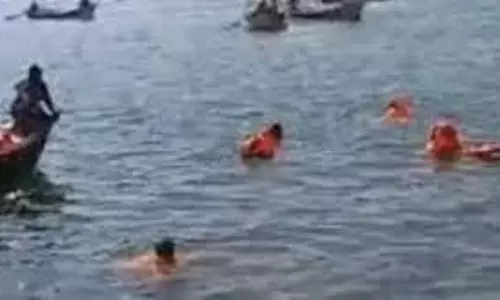 Prayagraj: महाकुंभ में हुआ बड़ा हादसा,संगम में नाव पलटी, दो श्रद्धालु डूबे