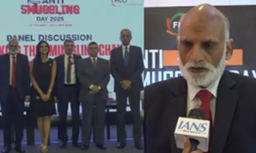 ‘एंटी स्मगलिंग डे’ पर हुई तस्करी पर चर्चा, फिक्की अध्यक्ष बोले- इसका समाधान ढूंढना जरूरी ‘एंटी स्मगलिंग डे’ पर हुई तस्करी पर चर्चा, फिक्की अध्यक्ष बोले- इसका समाधान ढूंढना जरूरी