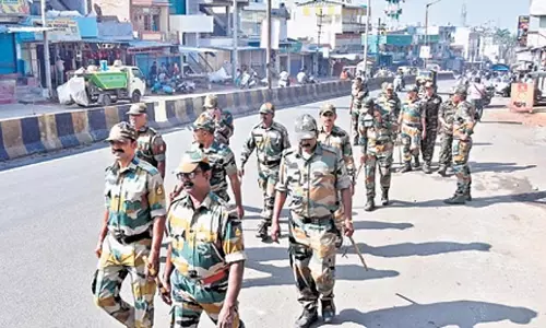Karnataka: मैसूर में भीड़ ने पुलिस स्टेशन पर हमला किया