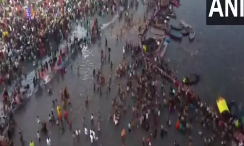 Prayagraj: माघ पूर्णिमा पर त्रिवेणी संगम में उमड़े श्रद्धालु