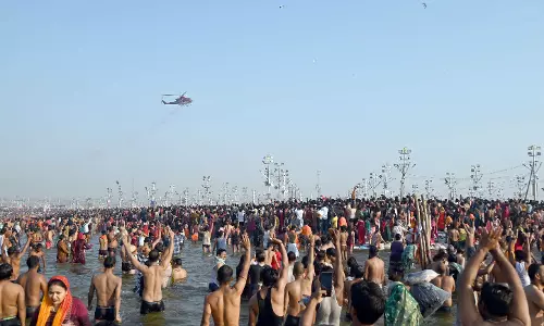 Mahakumbh माघी पूर्णिमा स्नान: जल, थल और नभ से चप्पे-चप्पे पर नजर, मुख्यमंत्री खुद कर रहे निगरानी Mahakumbh माघी पूर्णिमा स्नान: जल, थल और नभ से चप्पे-चप्पे पर नजर, मुख्यमंत्री खुद कर रहे निगरानी