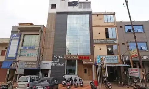 होटल में बुजुर्ग की लाश मिली