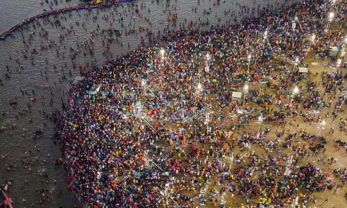 Maha Kumbh:  माघी पूर्णिमा पर 73 लाख से अधिक लोगों ने संगम में किया स्नान