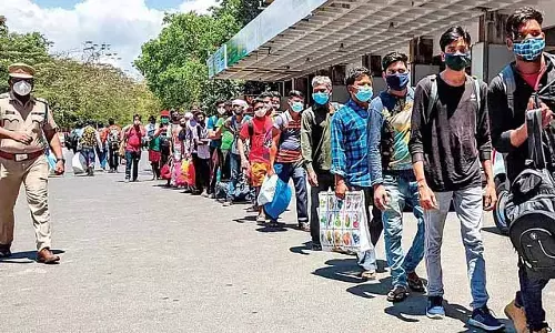 Adilabad ने संकट का सामना कर रहे खाड़ी प्रवासियों के परिवारों के लिए हेल्पलाइन शुरू की
