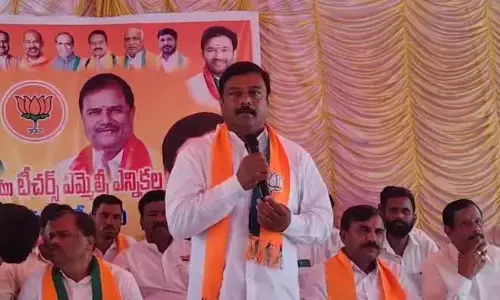 Maheshwar Reddy: कांग्रेस को एमएलसी वोट मांगने का कोई अधिकार नहीं Maheshwar Reddy: कांग्रेस को एमएलसी वोट मांगने का कोई अधिकार नहीं