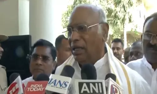 Kharge ने अमेरिका से भारतीय नागरिकों के निर्वासन को लेकर केंद्र की आलोचना की Kharge ने अमेरिका से भारतीय नागरिकों के निर्वासन को लेकर केंद्र की आलोचना की