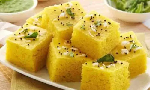Besan Dhokla: अपनों को खिलाना चाहते हैं कुछ अलग तो ये है बेहतरीन ऑप्शन Besan Dhokla: अपनों को खिलाना चाहते हैं कुछ अलग तो ये है बेहतरीन ऑप्शन
