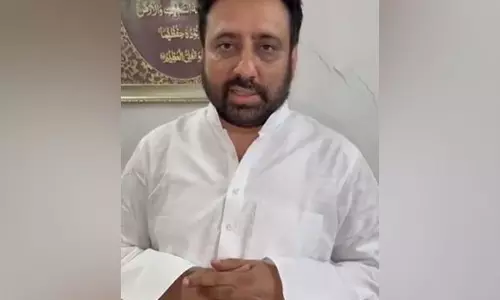 Delhi Police द्वारा उसे पकड़ने के लिए अभियान शुरू करने के बाद खान ने कहा-कहीं भागा नहीं है... Delhi Police द्वारा उसे पकड़ने के लिए अभियान शुरू करने के बाद खान ने कहा-कहीं भागा नहीं है...