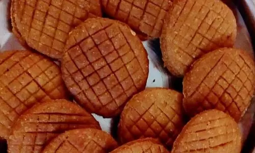 Coconut Biscuits: घर का बना व्यंजन न केवल स्वादिष्ट है बल्कि आपके स्वास्थ्य के लिए भी अच्छा है