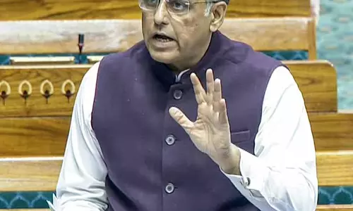 क्या अमेरिका से निर्वासित लोगों का अगला जत्था भी जंजीरों में जकड़ा हुआ लौटेगा: Tewari to govt