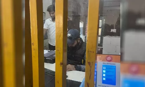 Shahjahanpur: विजिलेंस टीम ने रेलवे स्टेशन पर रिजर्वेशन टिकट काउंटर पर मारा छापा Shahjahanpur: विजिलेंस टीम ने रेलवे स्टेशन पर रिजर्वेशन टिकट काउंटर पर मारा छापा