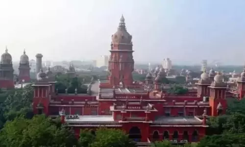 HC ने AIADMK नेतृत्व विवाद में निर्वाचन आयोग की कार्यवाही की अनुमति दी