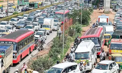 Karnataka: ट्रैफिक जाम के कारण जर्मन पायलट उद्घाटन समारोह में शामिल नहीं हो सके
