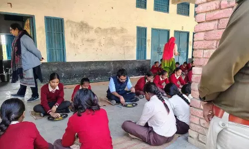 ADC ने स्कूल की सुविधाओं का निरीक्षण किया, मध्याह्न भोजन के दौरान