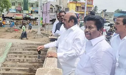 सड़कों पर अनावश्यक स्पीड बम्प न लगाएं: Minister E.V. Velu सड़कों पर अनावश्यक स्पीड बम्प न लगाएं: Minister E.V. Velu