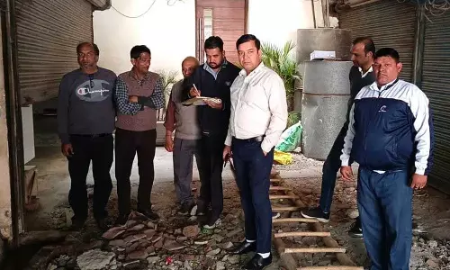 Yamuna Nagar में खुले में कूड़ा फेंकने पर होटल संचालक का चालान