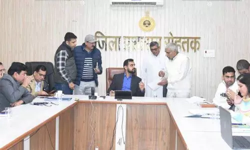 Haryana :  एडीसी ने अधिकारियों से कहा, लंबित शिकायतों का शीघ्र निपटारा करें