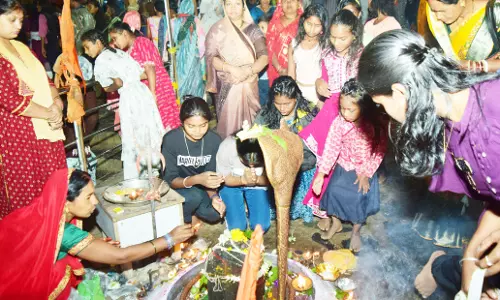 कुलेश्वरनाथ महादेव मंदिर में उमड़े श्रद्धालु कुलेश्वरनाथ महादेव मंदिर में उमड़े श्रद्धालु