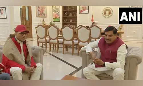 दिग्गज अभिनेता अन्नू कपूर ने MP CM से उनके आवास पर मुलाकात की दिग्गज अभिनेता अन्नू कपूर ने MP CM से उनके आवास पर मुलाकात की