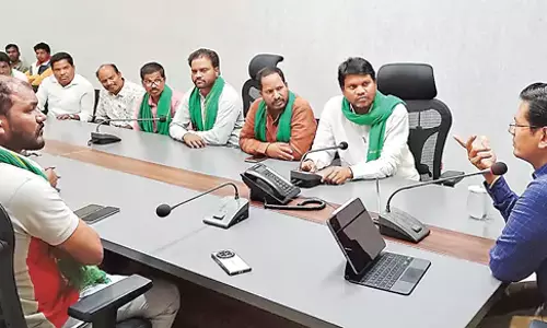 Andhra: जिला कलेक्टर ने सार्वजनिक संघों और सर्वदलीय नेताओं के साथ बातचीत की