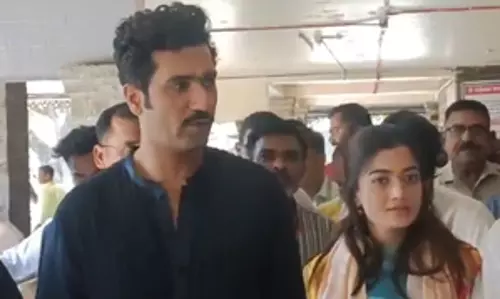 Rashmika, Vicky ने ‘छावा’ की रिलीज से पहले शिरडी में आशीर्वाद लिया Rashmika, Vicky ने ‘छावा’ की रिलीज से पहले शिरडी में आशीर्वाद लिया