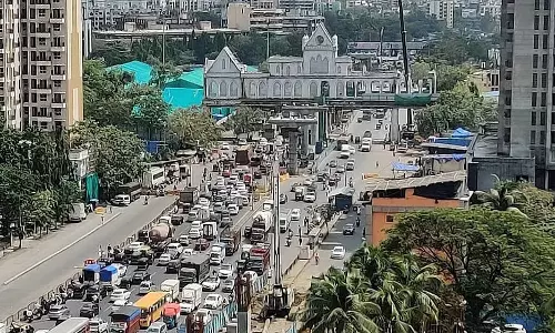 Mumbai: दहिसर टोल नाका पर भारी वाहनों पर प्रतिबंध Mumbai: दहिसर टोल नाका पर भारी वाहनों पर प्रतिबंध
