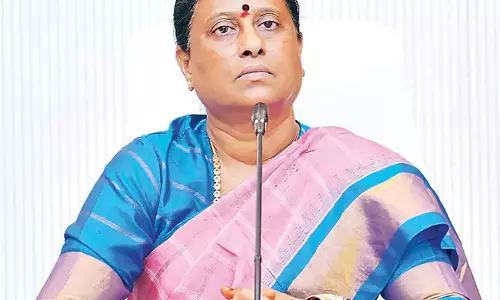 व्रत रखने वाले श्रद्धालुओं के लिए फल और नाश्ता: मंत्री कोंडा सुरेखा