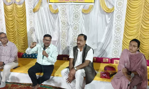 Jalore: जिला कलेक्टर ने भीलवाड़ा ग्राम में की रात्रि चौपाल Jalore: जिला कलेक्टर ने भीलवाड़ा ग्राम में की रात्रि चौपाल