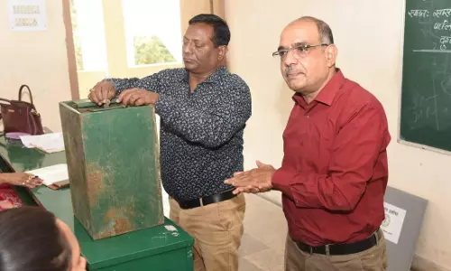 मतदान पश्चात् निर्वाचन प्रेक्षक ने की संवीक्षा
