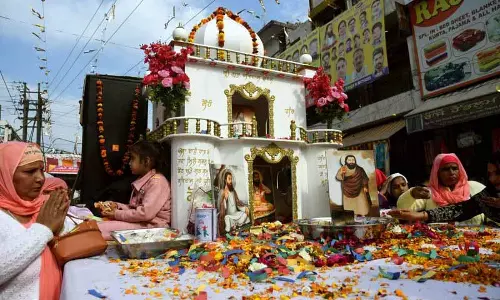 Guru Ravidas Jayanti की पूर्व संध्या पर निकाली गयी शोभा यात्रा