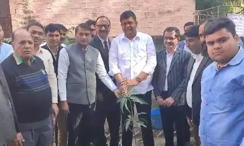 Jaipur: पर्यावरण एवं वन राज्य मंत्री ने पौधारोपण कर दिया पर्यावरण संरक्षण का संदेश Jaipur: पर्यावरण एवं वन राज्य मंत्री ने पौधारोपण कर दिया पर्यावरण संरक्षण का संदेश