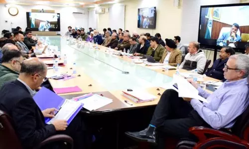 CM ने बजट पूर्व विचार-विमर्श के लिए हितधारकों के साथ बैठक की CM ने बजट पूर्व विचार-विमर्श के लिए हितधारकों के साथ बैठक की