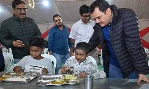 IAS पी. दयानंद ने प्रयागराज महाकुंभ में छत्तीसगढ़ पवेलियन का किया निरीक्षण