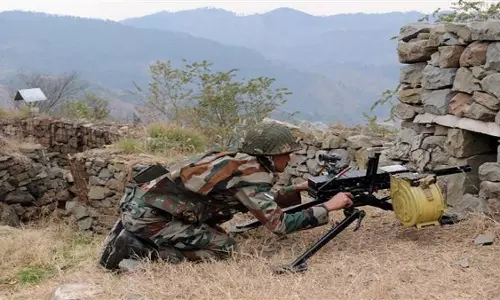 J-K: नियंत्रण रेखा पर संघर्ष विराम उल्लंघन के कारण पाकिस्तानी सैनिकों को भारी नुकसान J-K: नियंत्रण रेखा पर संघर्ष विराम उल्लंघन के कारण पाकिस्तानी सैनिकों को भारी नुकसान