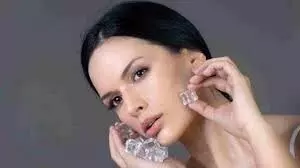 Skin Care Tips: त्वचा पर बर्फ के टुकड़े का इस्तेमाल करने से मिलते हैं  कमाल के फायदे