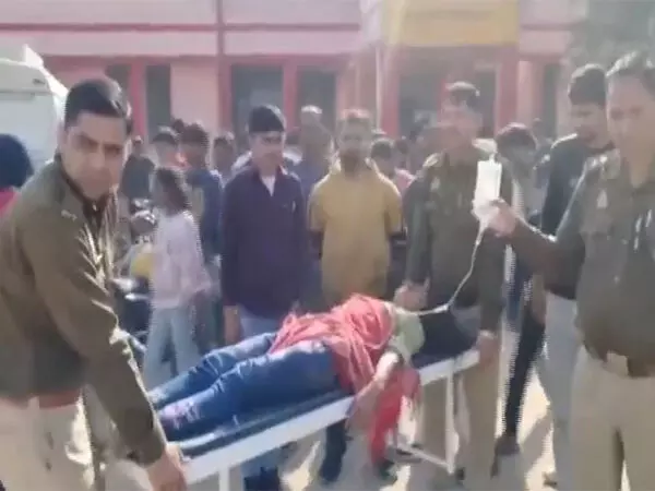 Uttar Pradesh: ट्रैक्टर ट्रॉली पलटने से 34 लोग घायल