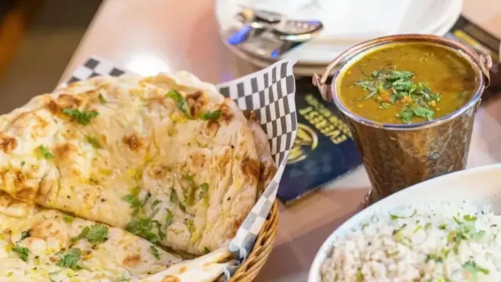 Garlic Naan Recipe: वीकेंड पर परिवार के लिए बनाएं क्रिस्पी गार्लिक नान Garlic Naan Recipe: वीकेंड पर परिवार के लिए बनाएं क्रिस्पी गार्लिक नान